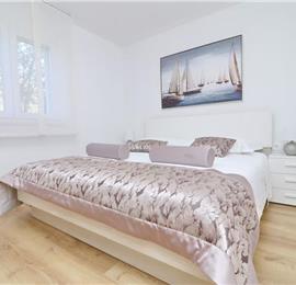 6 Bedroom Beachfront Villa with Heated Pool near Vela Luka on Korcula Island, Sleep 12